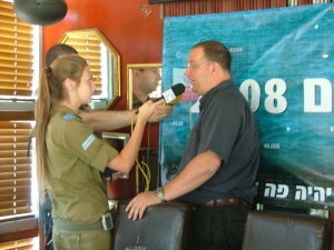 Zalul's Executive Director, Yariv Abramovich, is interviewed by Israel Army Radio (Galei Tzahal) at the 2008 Sea Report press conference.